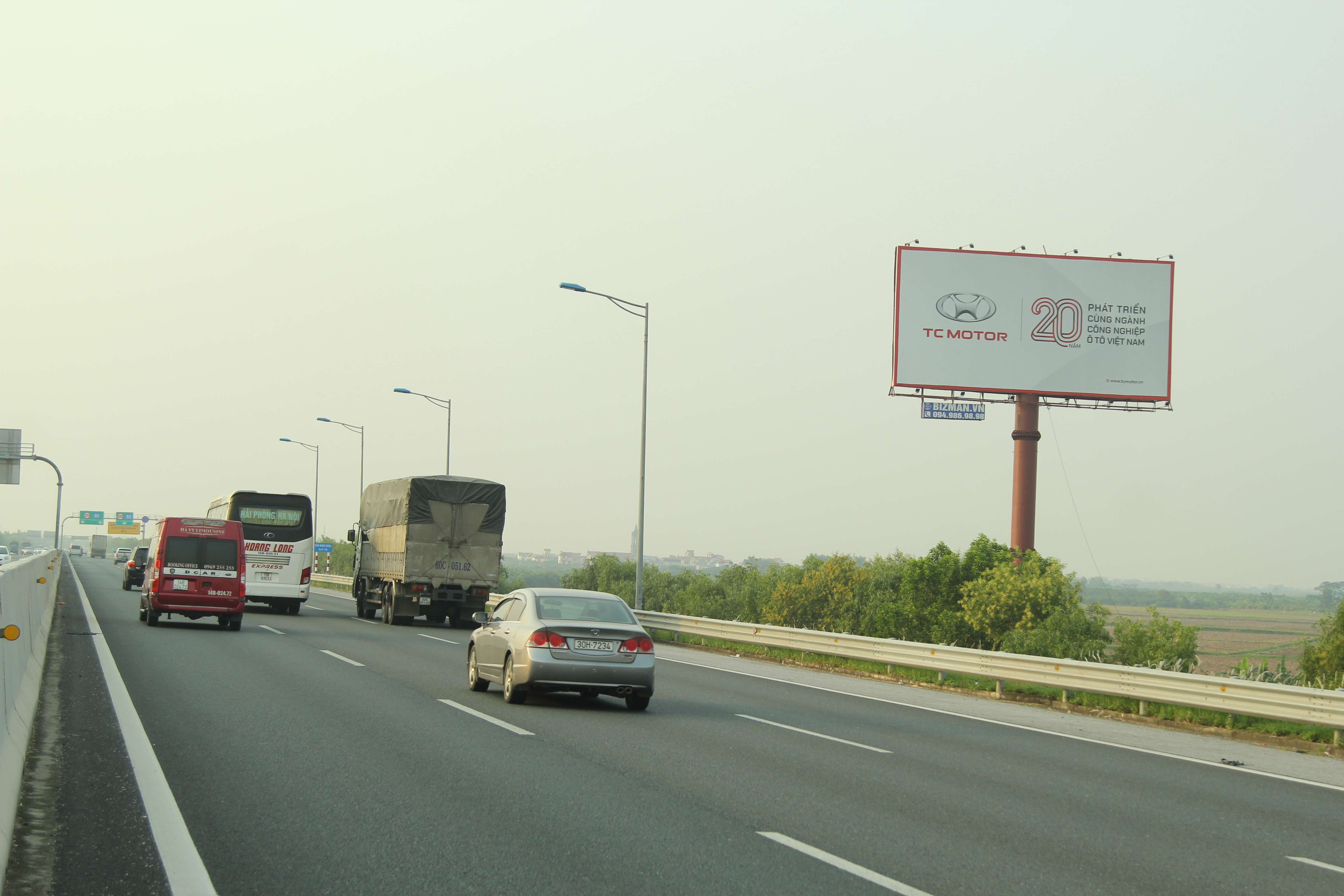 Biển quảng cáo ở vị trí cao tốc 5B Hà Nội - Hải Phòng