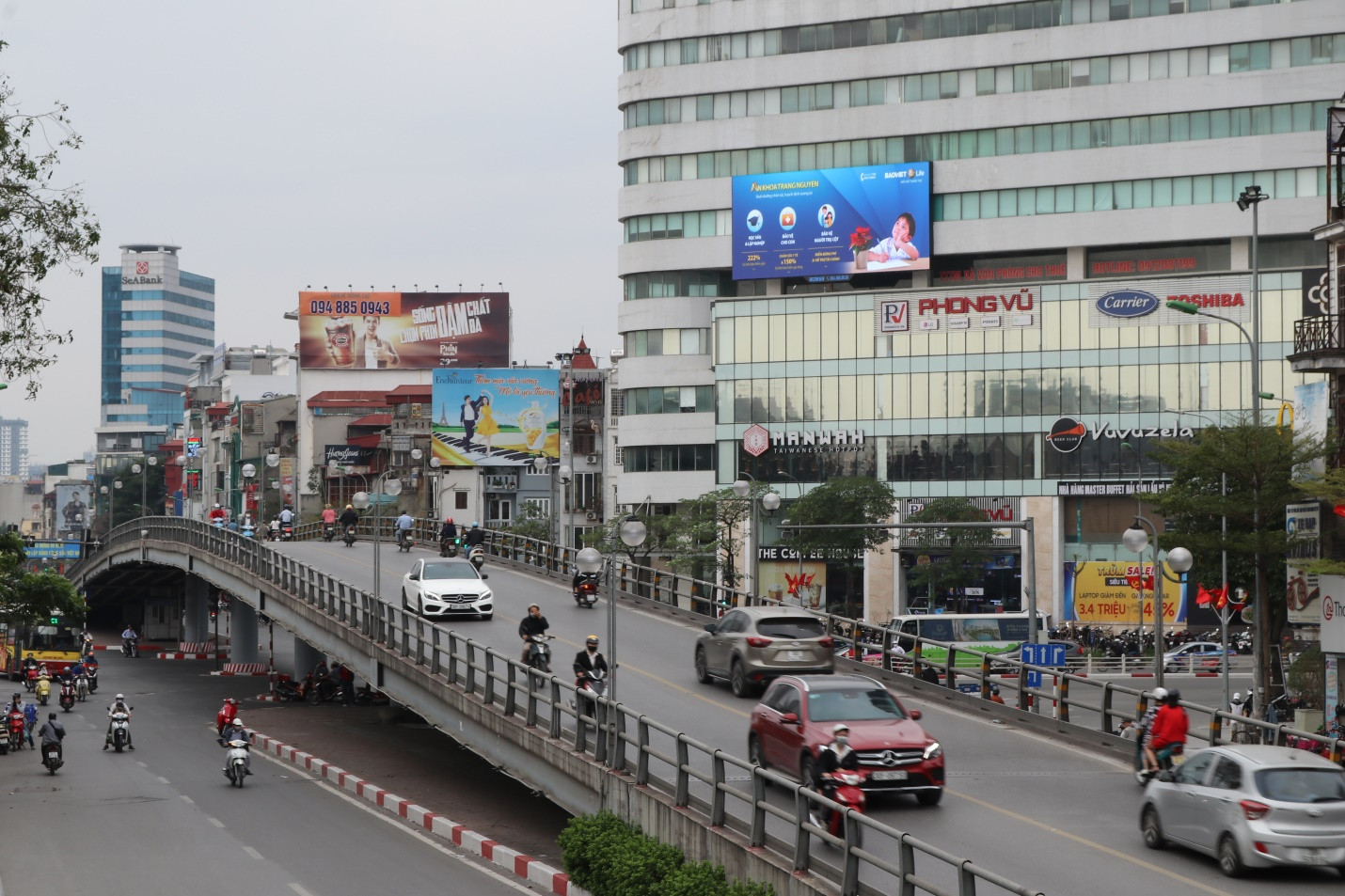Quảng cáo thương hiệu thông qua màn hình led tại Ngã tư Thái Hà - Chùa Bộc Hà Nội